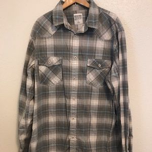 Mossimo men’s button down shirt in size L.